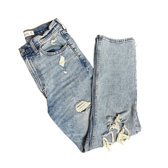 Abercrombie & Fitch Ultra High Rise Ankle Straight Distressed Jeans 26 2R Light - Picture 2 of 4